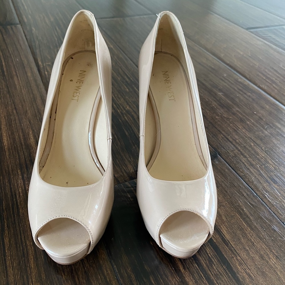 Nine West nude pumps. Size 7.